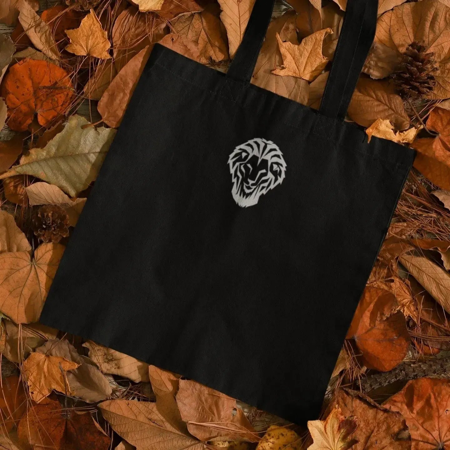 geometric-lion-on-black-bag