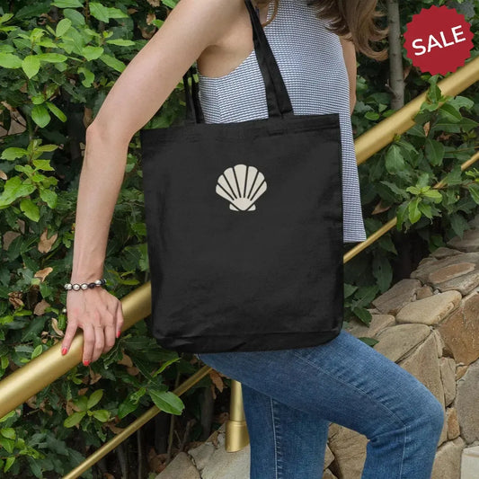 minimalist-seashell-icon-on-black-tote-bag