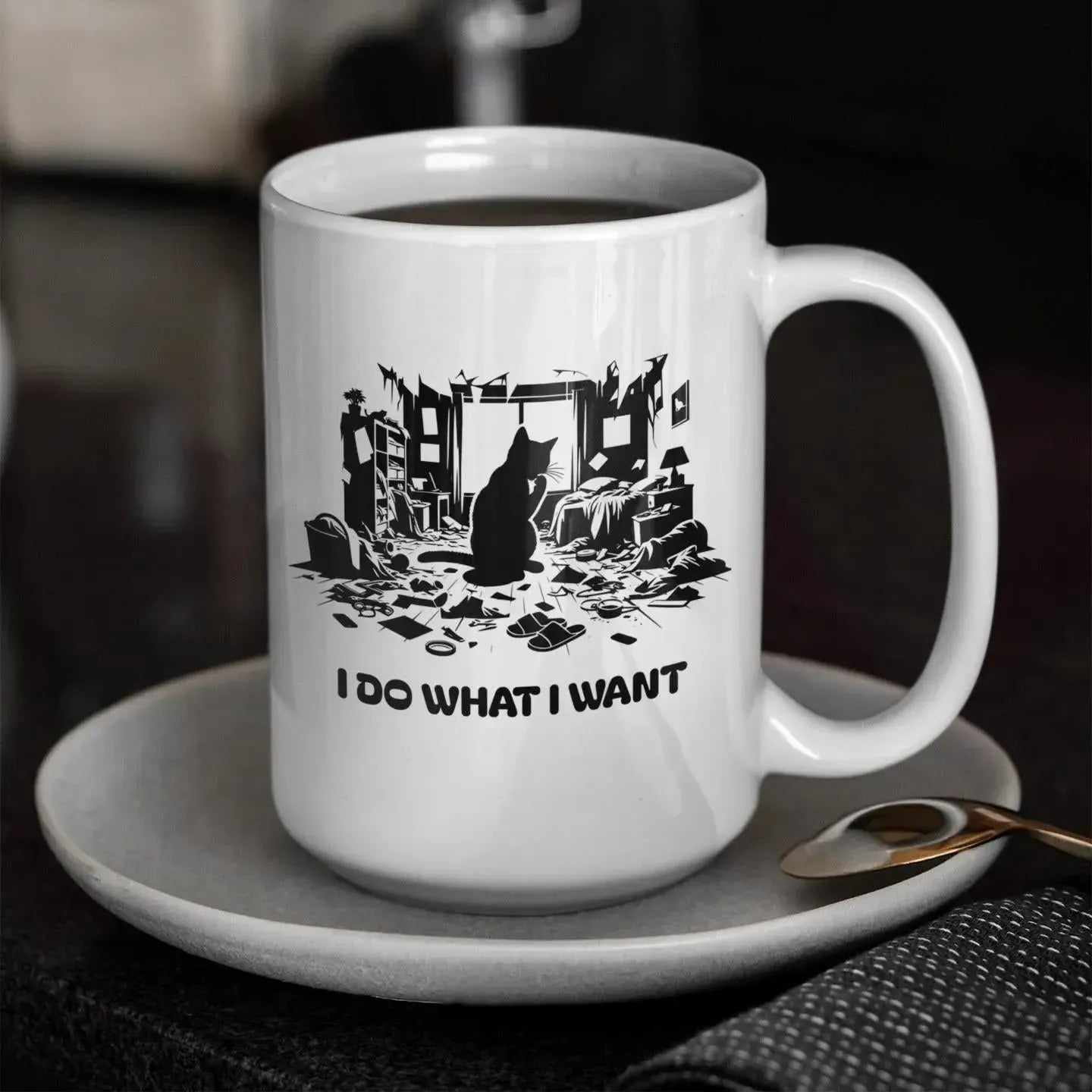 closeup-funny-chaotic-room-cat-mug